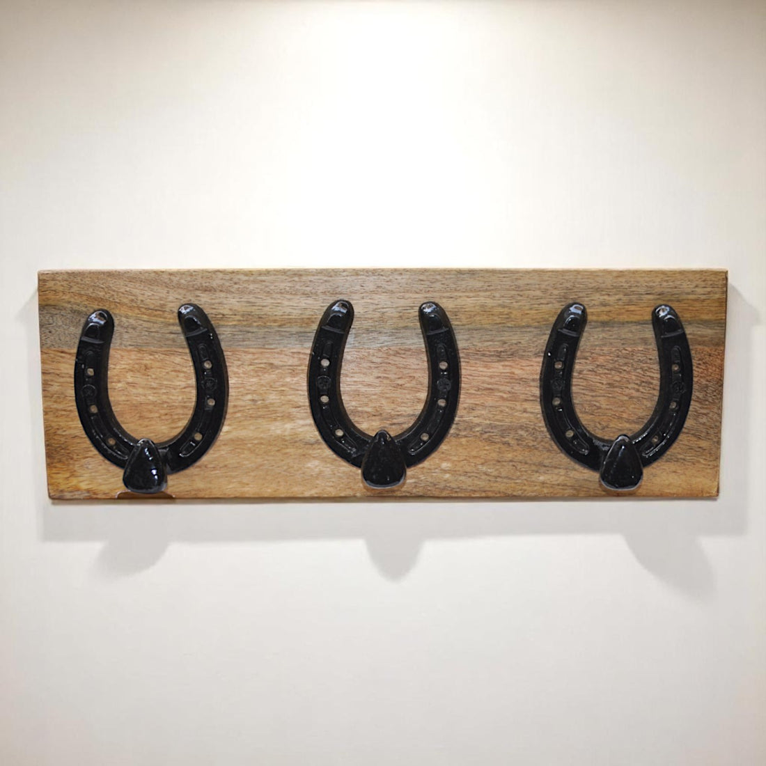 Horse Shoe Wall Hook
3-Hooks