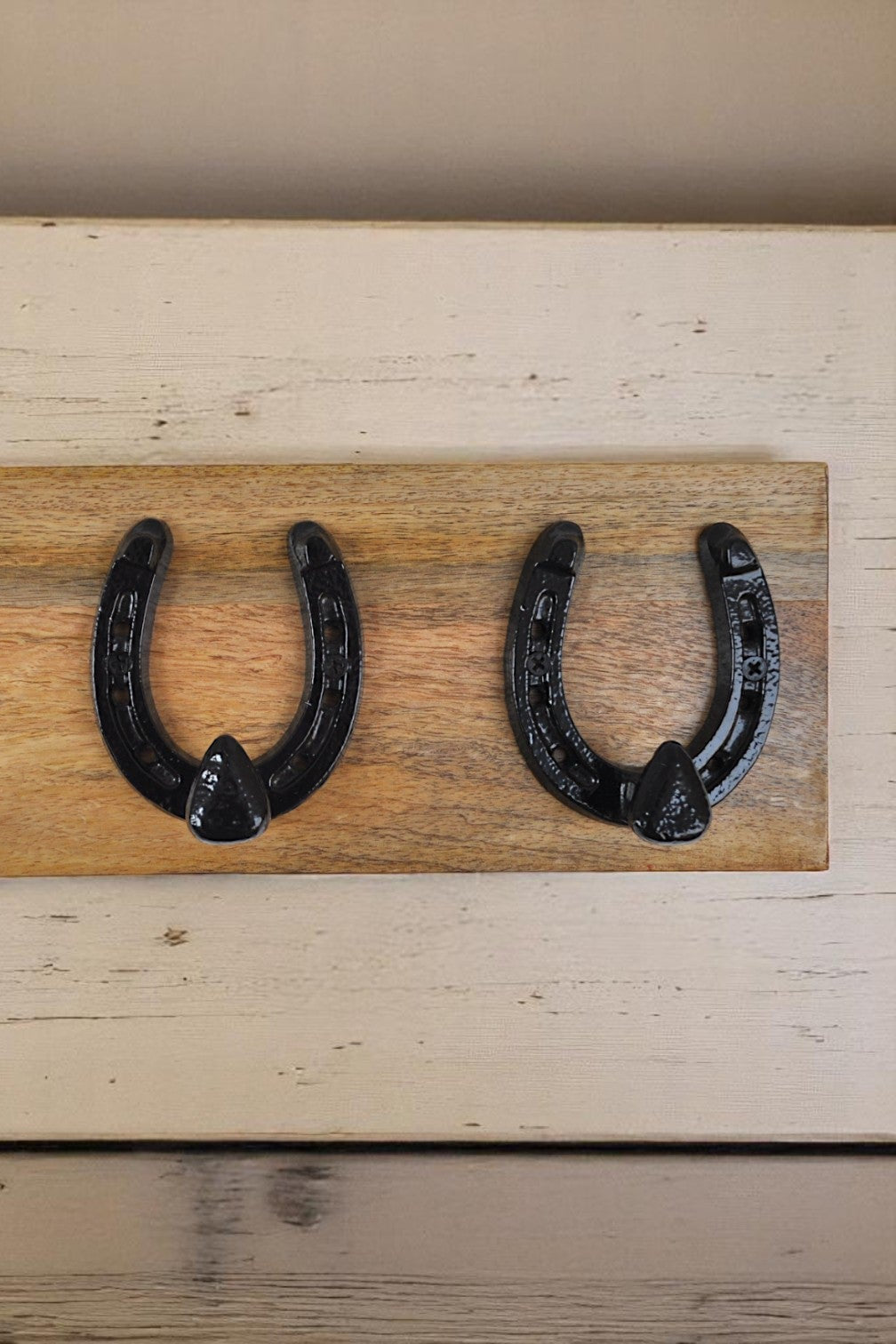 Horse Shoe Wall Hook
3-Hooks
